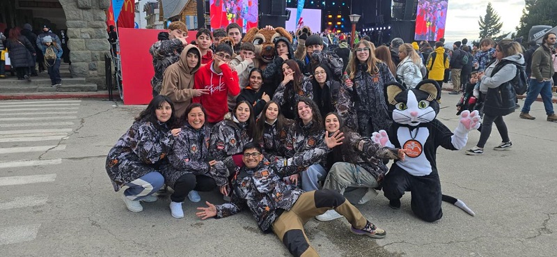 La Fiesta de la Nieve sumó conciencia animal con Rocky y Michi como estrellas