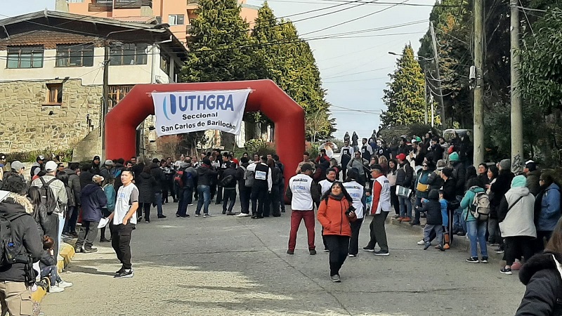 Bandejas en Alto, Corazones en Marcha: Una Carrera que Honra el Oficio y la Tradición