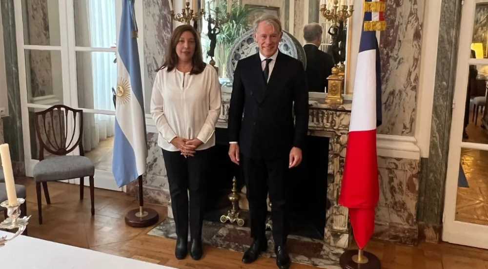 En París, Carreras se reunió con el Embajador Argentino en Francia