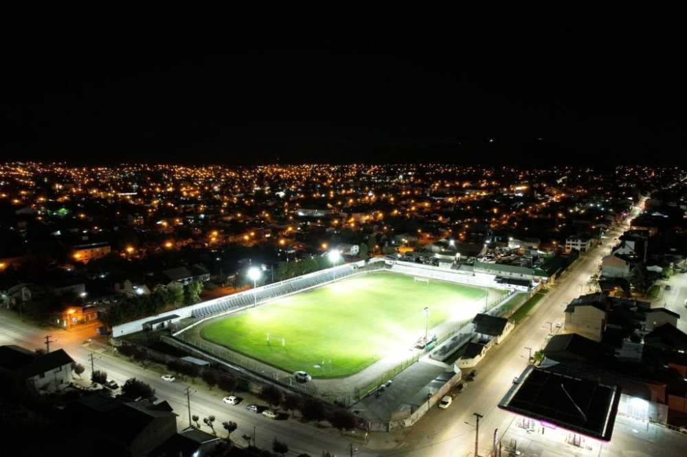 Sueño cumplido: el Estadio Municipal José Antonio Jalil ya cuenta con iluminación