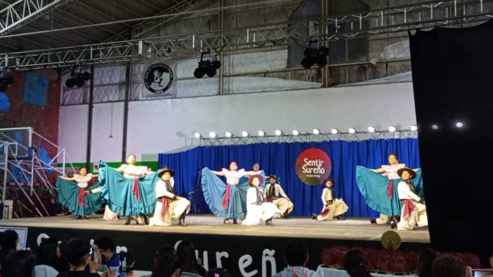 El Ballet Tolkeyen se hizo presente en El Bolsón y trajó premios para Bariloche