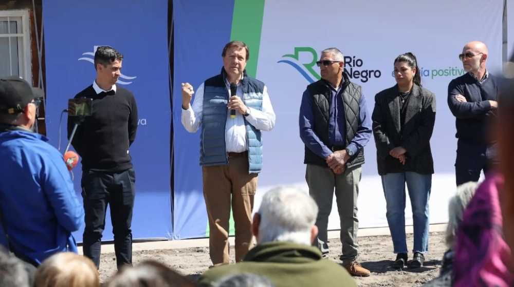 Weretilneck reinauguró el salón comunitario de Valle Azul