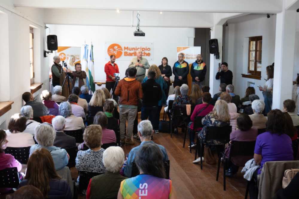 Reconocimiento a las personas mayores que participan de las Actividades Municipales. Walter Cortés: “Como la vida se construye, la alegría también se construye”