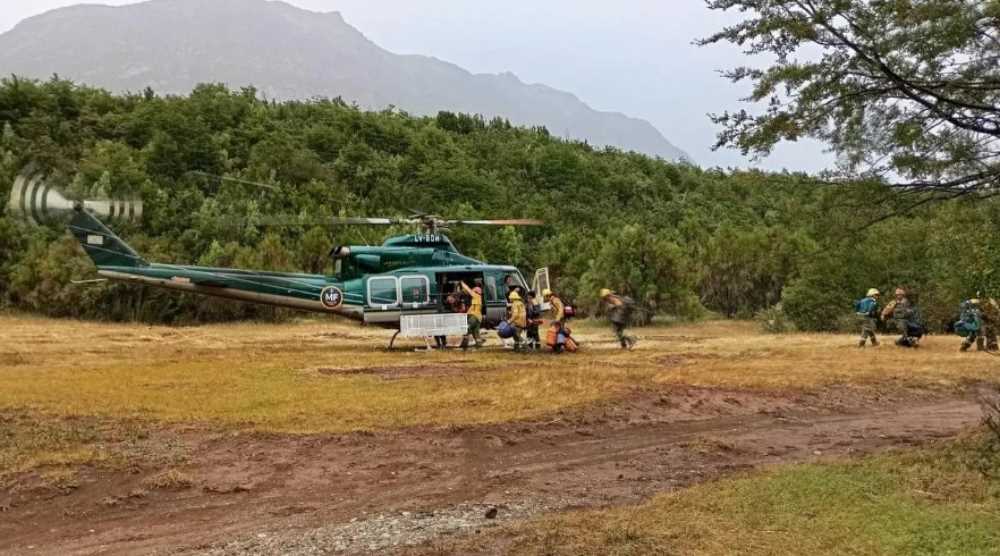 SPLIF intensifica las tareas de combate contra el incendio en Los Manzanos