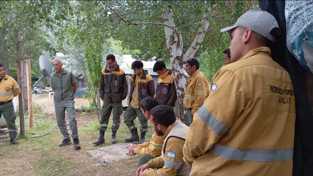 Provincia refuerza acciones ante el incendio en Los Manzanos