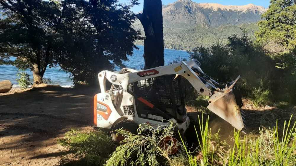 Bariloche se Viste de Verano: Embellecimiento y Prevención en la Playa de Lago Gutiérrez