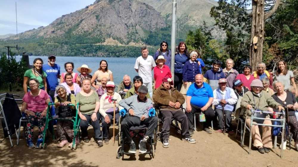 Un Día de Alegría y Naturaleza: Personas Mayores del Club de Día Margarita Disfrutaron de una Salida Inolvidable