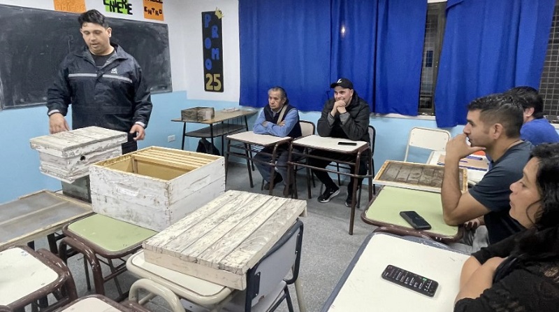 Taller laboral de apicultura, una opción para perfeccionarse en la práctica