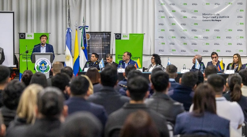 Más de 100 policías reforzaron su formación para combatir el narcotráfico
