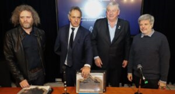 El Municipio de Bariloche y la Secretaría de Turismo, Ambiente y Deportes de la Nación reconocieron a los directores de la serie Atrapados, Miguel Cohan y Hernán Goldfrid
