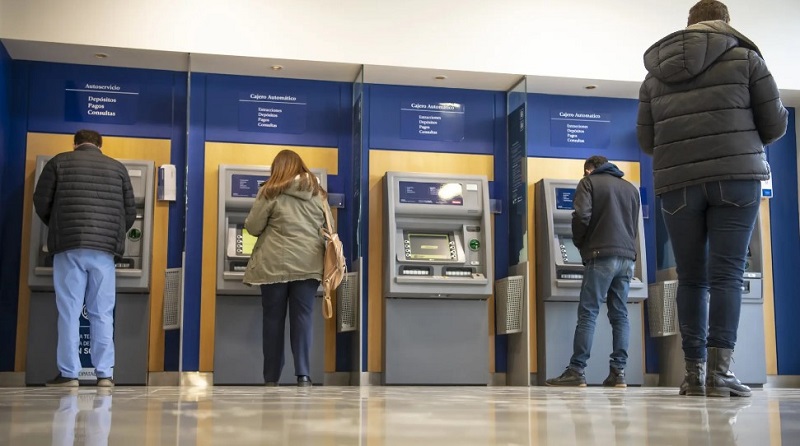 Los sueldos estatales se pagarán a partir del 5 de agosto
