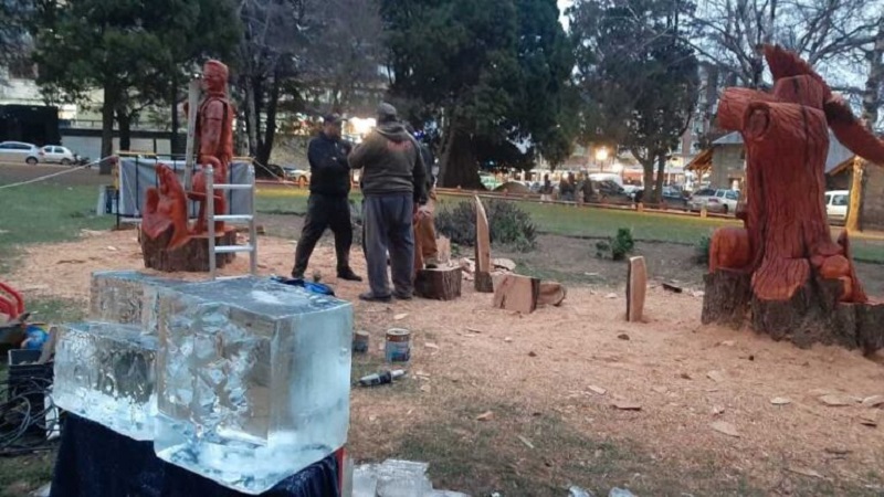 La madera cobra vida en la Fiesta Nacional de la Nieve