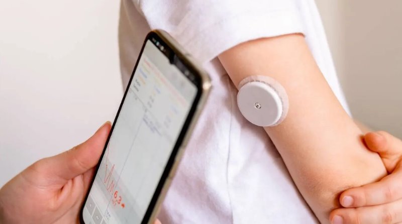 Salud entrega sistema “libre de pinchazos” a niños con diabetes 1