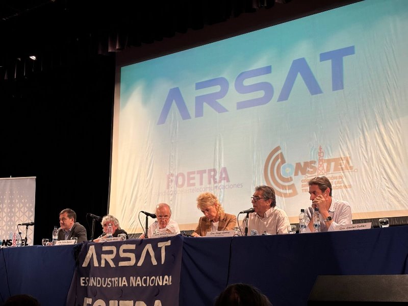 García Larraburu participó del acto por el aniversario de los satélites ARSAT