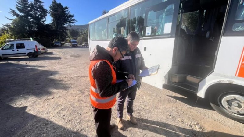 Operativo de control a vehículos turísticos en el kilómetro 4 de Bustillo