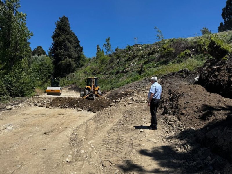 Cortés recorrió la barda del Ñireco y destacó el progreso de la obra estratégica