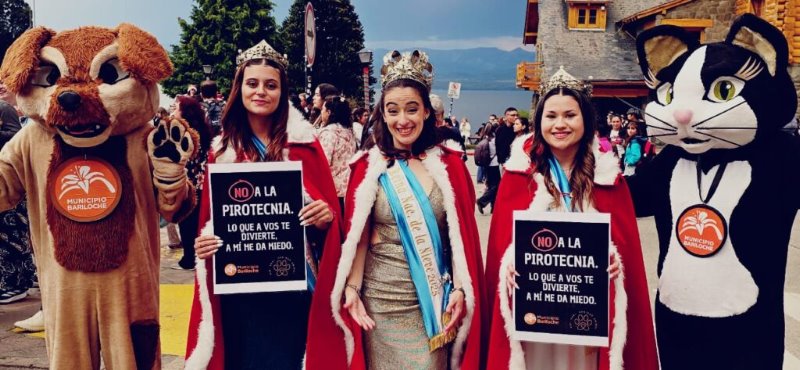 Sanidad Animal lanzó la campaña “No a la Pirotecnia” durante el encendido del árbol de Navidad