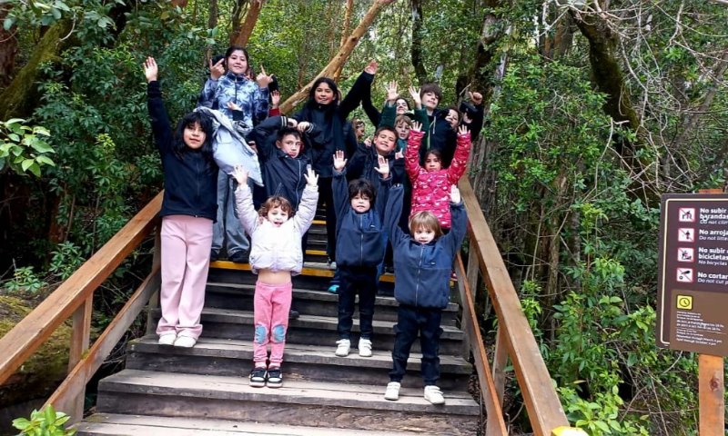 Más de 1000 estudiantes de 7º Grado hicieron su Viaje Educativo a Isla Victoria y Bosque de Arrayanes
