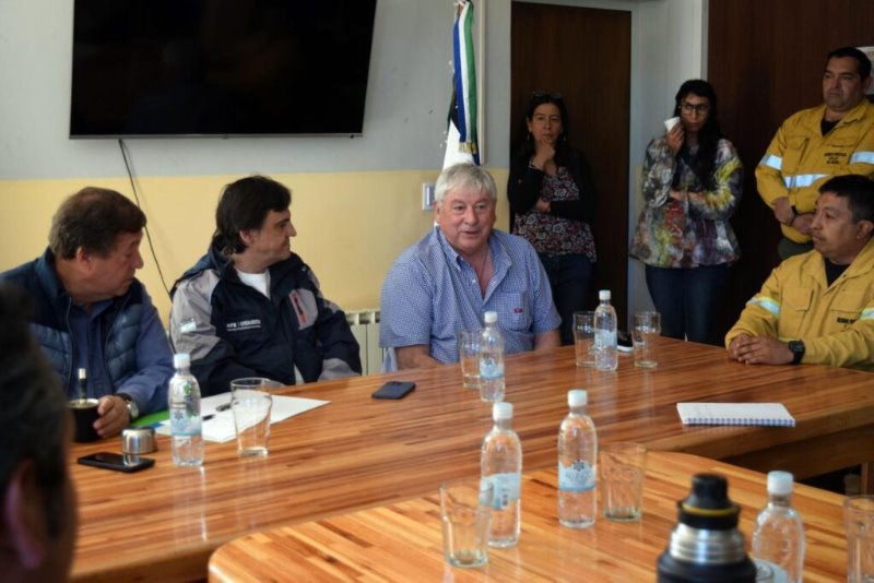 Cortés formó parte de una reunión estratégica para fortalecer la prevención de incendios en Bariloche