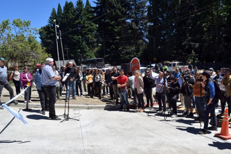 Más conectividad para el barrio: Walter Cortés inauguró el pavimento de la calle Saihueque